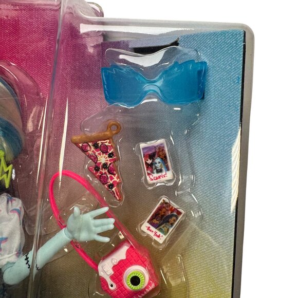 Monster High Frankie Stein Doll w/ Pet Zombie Horror Goth Punk Emo Alternative - Picture 10 of 12